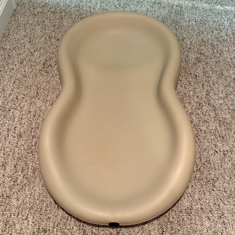Keekaroo Peanut Changer Baby Vanilla– Easy-to-Clean Changing pad